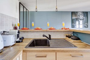 Micro-ondes, four, plaque de cuisson, lave-vaisselle