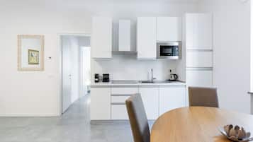 Classic Apartment, City View | Private kitchen