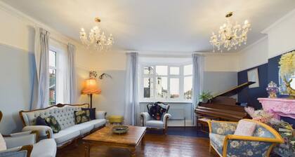 2 Bed Apartment- Leigh Broadway