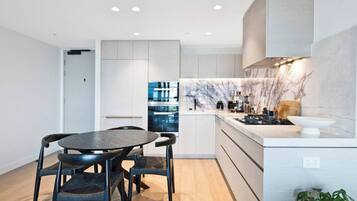 Apartment, 2 Bedrooms, Accessible, Private Pool | Dining room