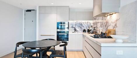 Apartment, 2 Bedrooms, Accessible, Private Pool | Dining room