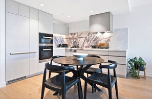 Departamento, 2 habitaciones, con acceso para personas discapacitadas, alberca privada | Comedor