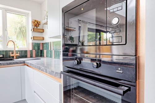 5 Bed, Garden, Parking +sofa Bed