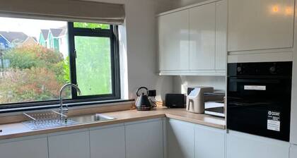Luxury Apartment- Beach 10mins