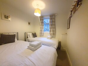 2 bedrooms, desk, iron/ironing board, travel cot