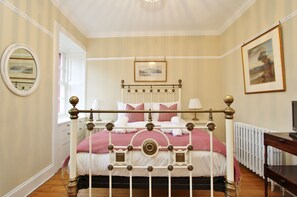 3 chambres, fer et planche à repasser, Wi-Fi gratuit, draps fournis