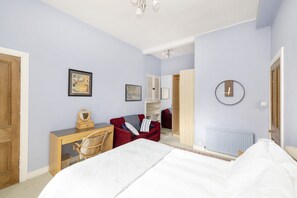 1 chambre, fer et planche à repasser, accès au Wi-Fi (inclus)