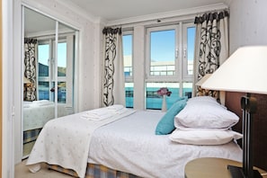 2 bedrooms, internet, bed sheets