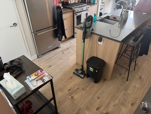 Private kitchen - Charming 2-bedroom apartment in beautiful Vancouver with fitness room, AC (Vancouver)