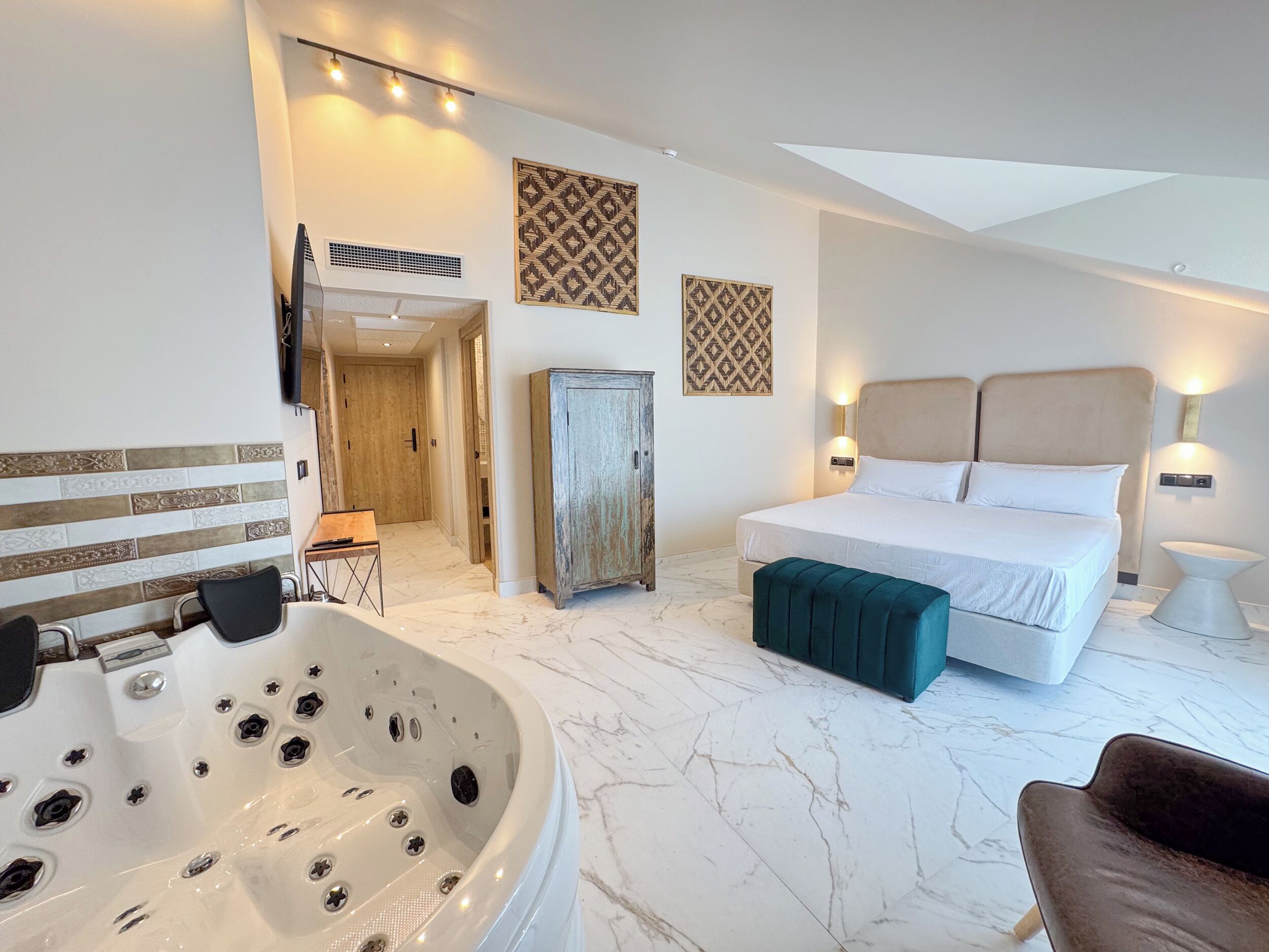 Couette en duvet, lit avec matelas en mousse à mémoire, décor unique