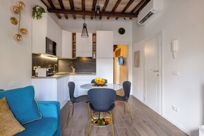 Interior - Flower Terrace – Campo de’ Fiori
-  Panoramic terrace in the heart of Rome - (Roma)