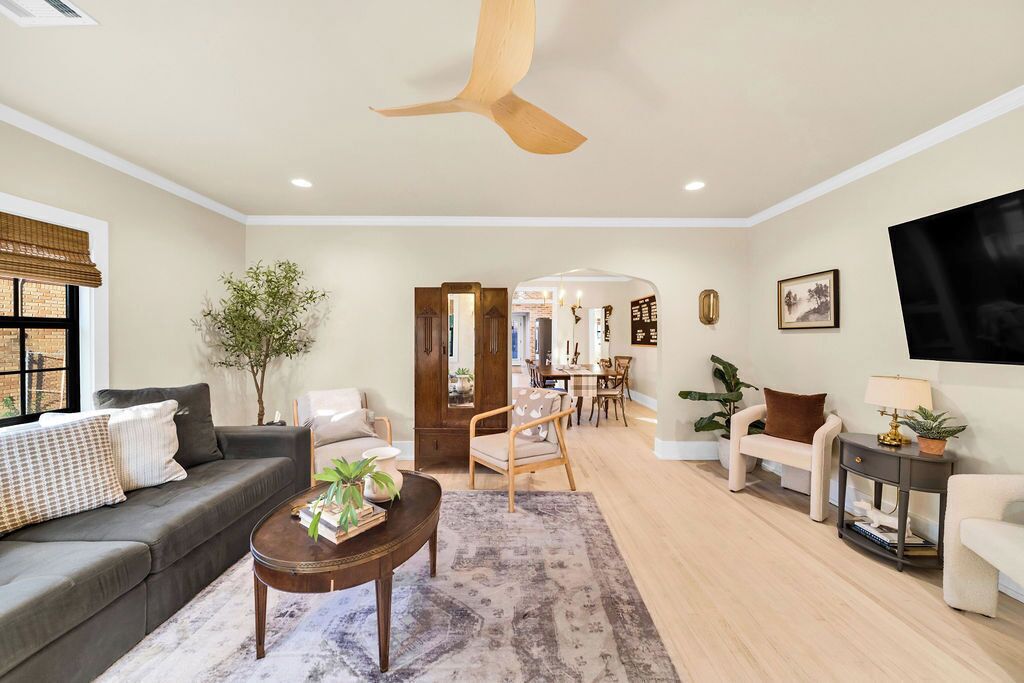 Smart TV, fireplace, video games, offices