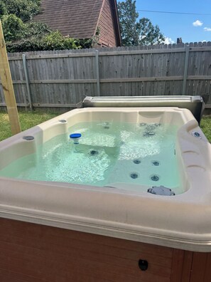 Baignoire à remous extérieure