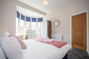 5 bedrooms, desk, iron/ironing board, free WiFi