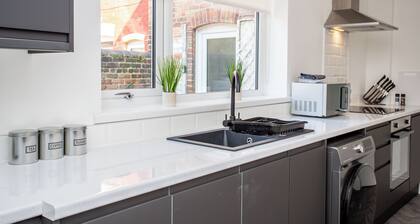 Local shops, bars and restaurants