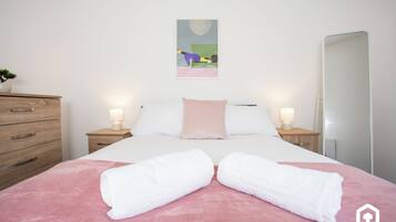 3 Schlafzimmer, Schreibtisch, Bügeleisen/Bügelbrett, kostenloses WLAN