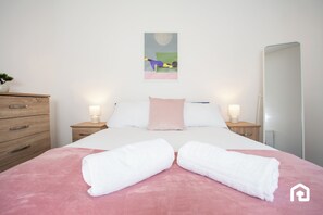 3 chambres, bureau, fer et planche à repasser, Wi-Fi gratuit