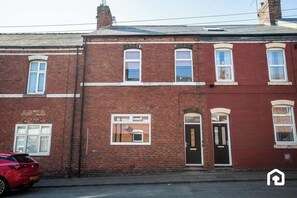 Exterior - Vacant Nests | The Fredrick | Close to sea front (County Durham)