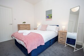 3 Schlafzimmer, Schreibtisch, Bügeleisen/Bügelbrett, kostenloses WLAN