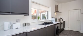 Local shops, bars and restaurants