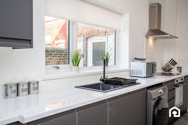 Fridge, microwave, oven, stovetop