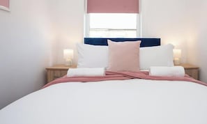 3 dormitorios, tabla de planchar con plancha, wifi gratis y ropa de cama