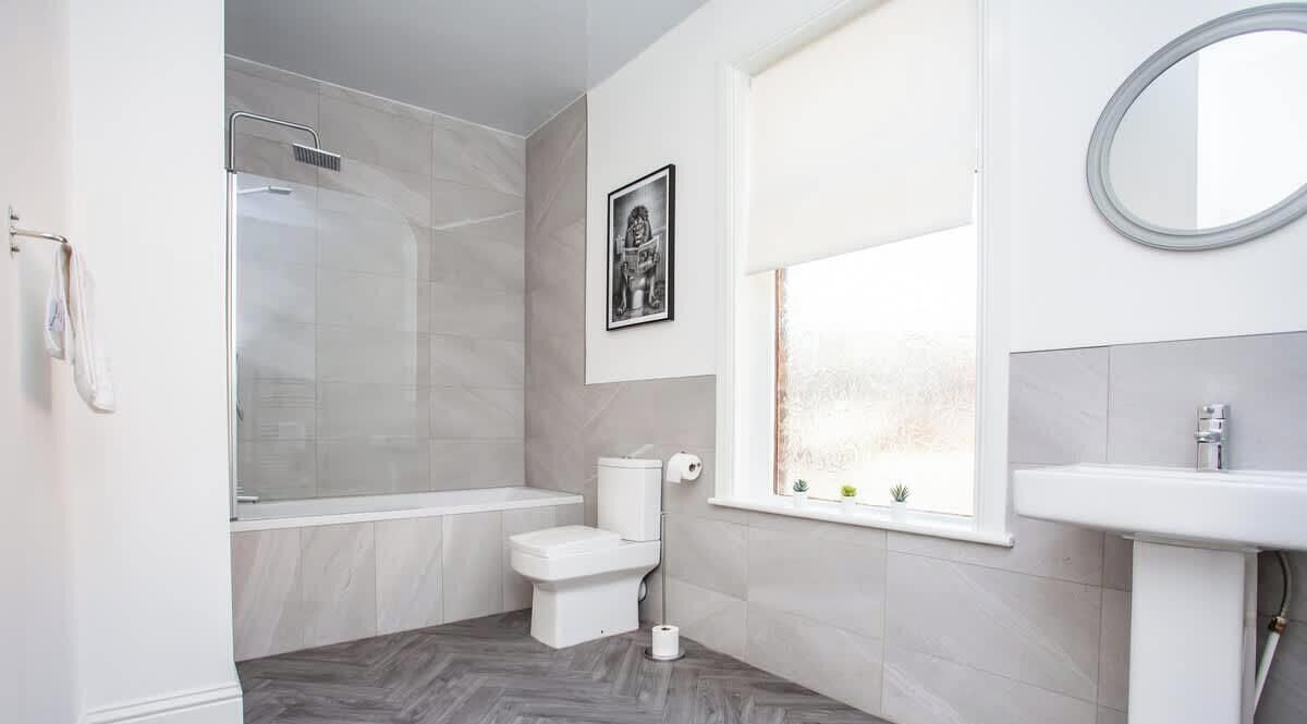 Shower, hair dryer, shampoo