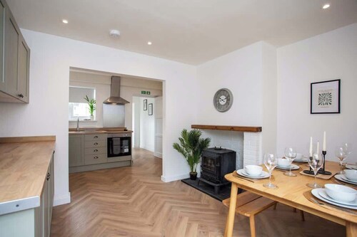 Vacant Nest | The South End | Spacious | Smart TV