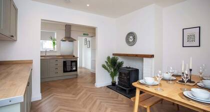 Vacant Nest | The South End | Spacious | Smart TV