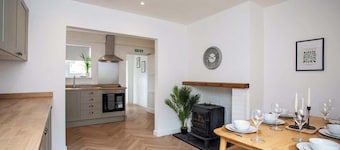 Vacant Nest | The South End | Spacious | Smart TV