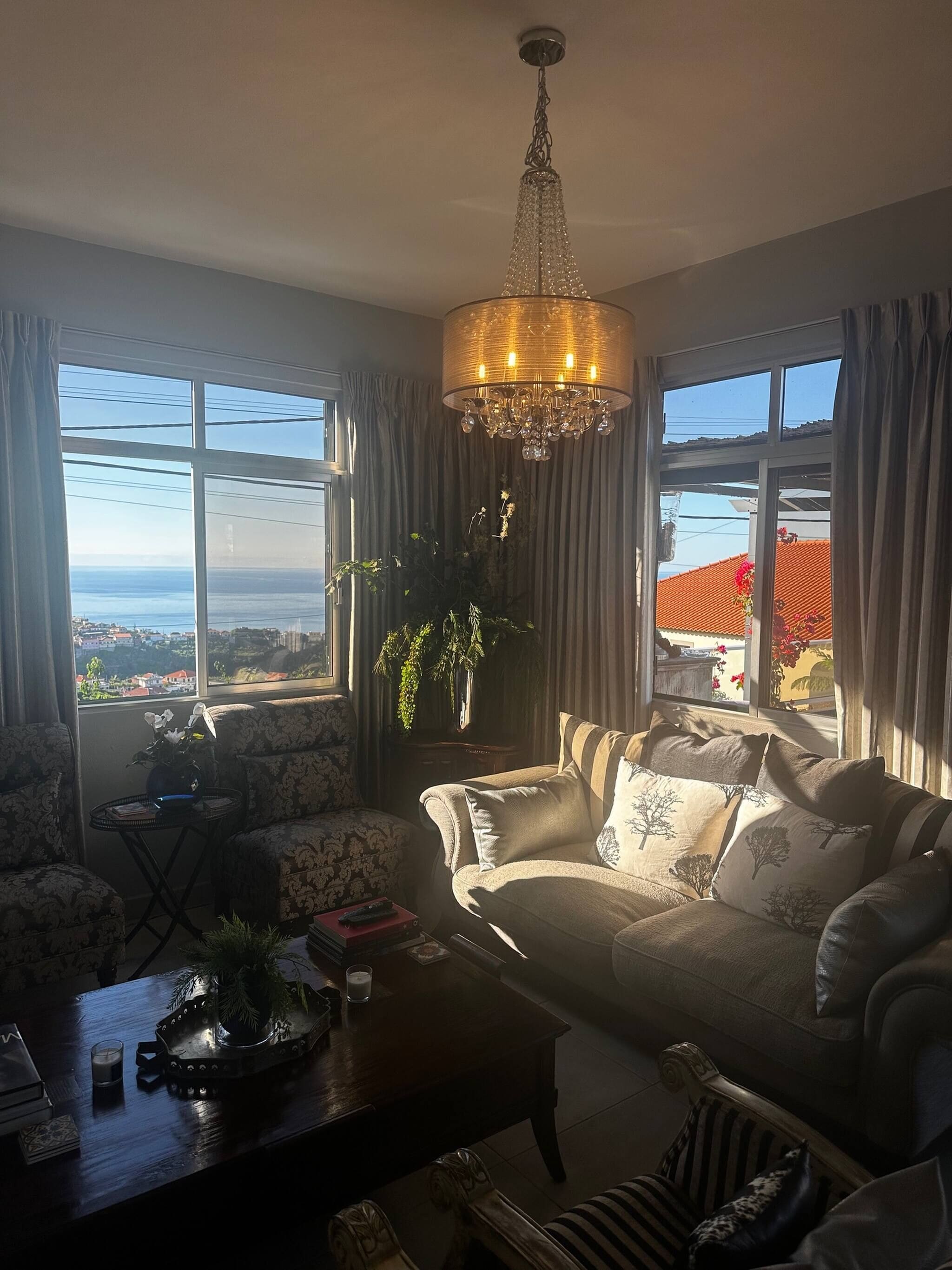 House, 3 Bedrooms | Living room | Books