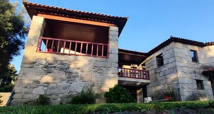 Maison de Vacances 'Casa Nova Das Oliveiras' avec Vue sur la Montagne, Wi-Fi et Climatisation