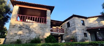 Casa de vacaciones 'Casa Nova Das Oliveiras' con vistas a la montaña, Wi-Fi y aire acondicionado