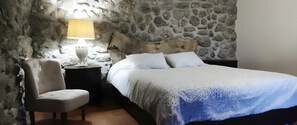 3 bedrooms, iron/ironing board, WiFi, bed sheets - Holiday Home 'Casa Nova das Oliveiras' with Mountain View, Wi-Fi and Air Conditioning (Verim)