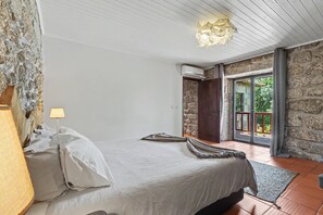 3 chambres, fer et planche à repasser, Wi-Fi, literie fournie