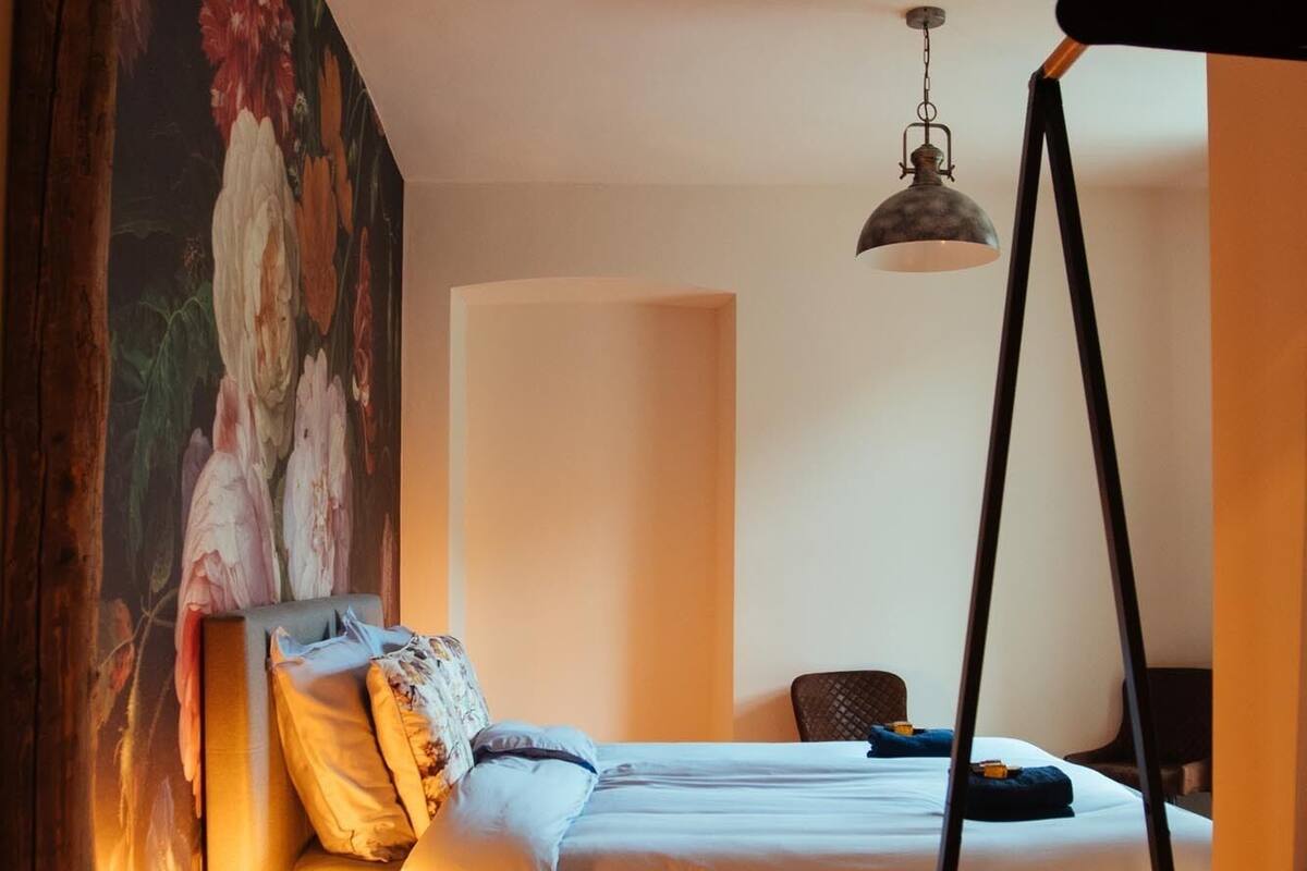 Tweepersoonskamer, balkon, uitzicht op bergen | Een kluis op de kamer, gratis wifi