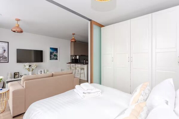 1 habitación, tabla de planchar con plancha, wifi y ropa de cama 