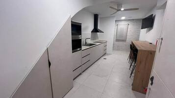 Réfrigérateur, micro-ondes, lave-vaisselle