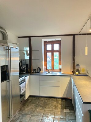 Microwave, oven, stovetop, dishwasher