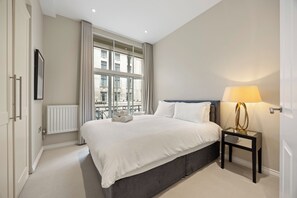 2 bedrooms, iron/ironing board, travel crib, free WiFi