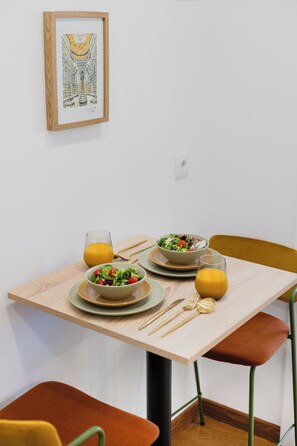 Basic Studio, Non Smoking | Private kitchen | Espresso maker, electric kettle, toaster - Matosinhos Coastal Studio (Matosinhos)