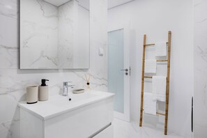 Basic Studio, Non Smoking | Bathroom - Matosinhos Coastal Studio (Matosinhos)