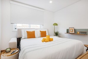 Basic Studio, Non Smoking | Living area | 16-inch TV with cable channels - Matosinhos Coastal Studio (Matosinhos)