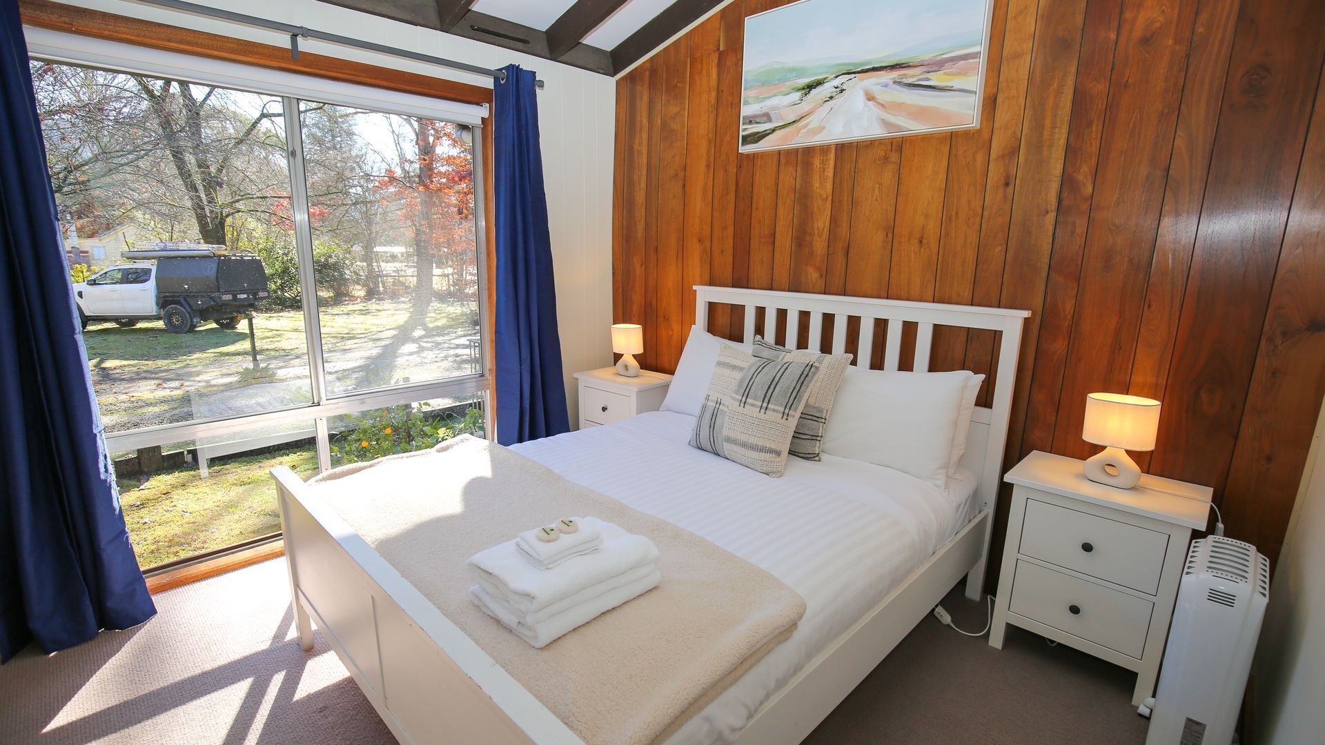 4 makuuhuonetta, työpöytä, ilmainen Wi-Fi, vuodevaatteet