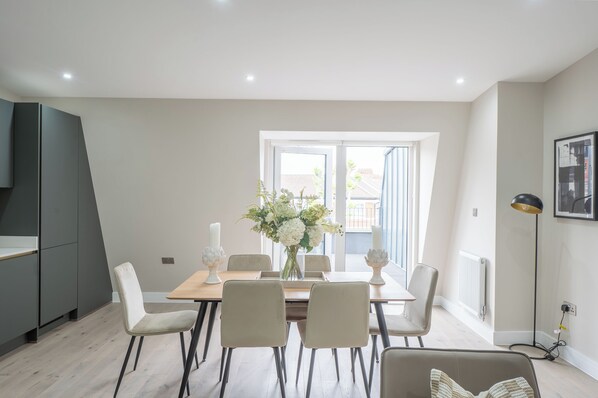 Premier Apartment | In-room dining