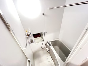 Combined shower/bathtub, eco-friendly toiletries, hair dryer, towels - YM Hotel-Sugamo (Tokyo)