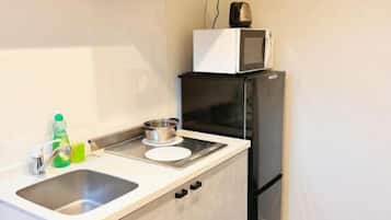 Standard Quadruple Room, Multiple Beds | Private kitchen | Fridge, microwave, cookware/dishes/utensils