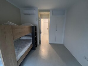 WiFi, bed sheets