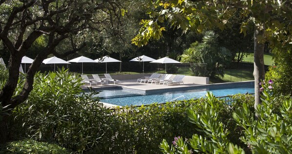 Seasonal outdoor pool, pool umbrellas, sun loungers