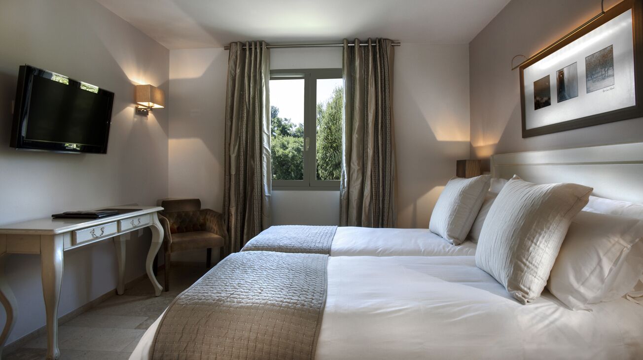 Literie de qualité supérieure, coffres-forts dans les chambres, bureau